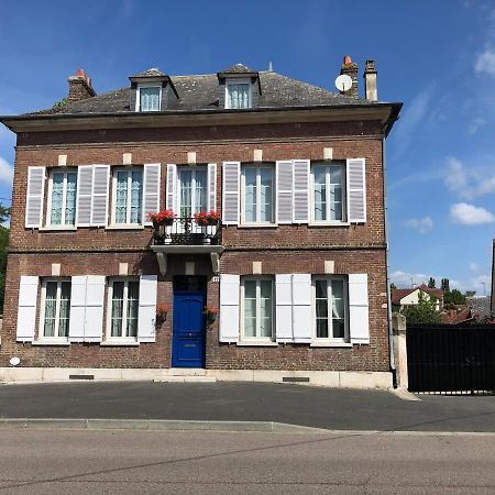 Maison Quatre Freres Louviers Exterior photo
